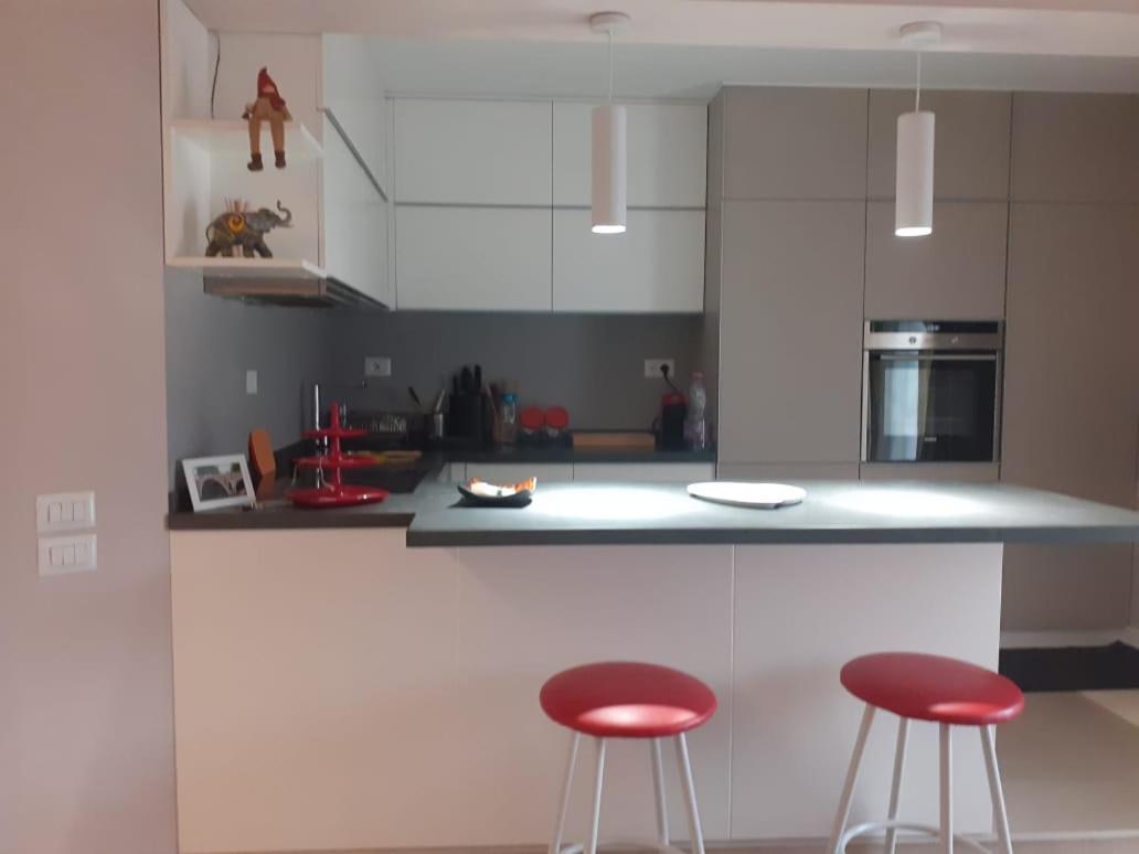 Lake View Apartment Tirana Exteriör bild