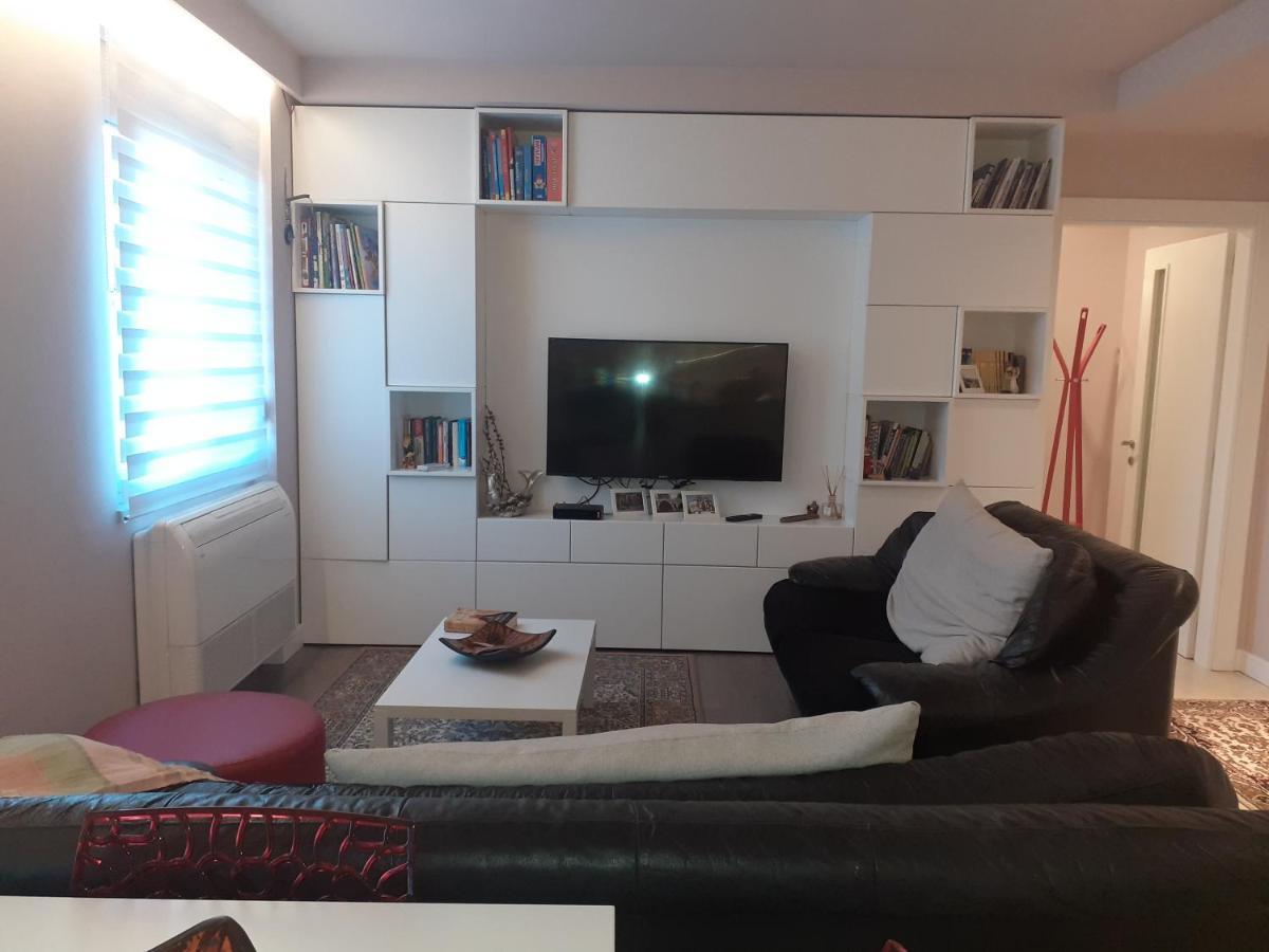 Lake View Apartment Tirana Exteriör bild